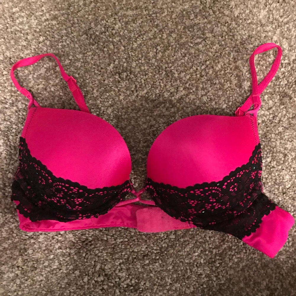 Victoria’s Secret bombshell bra